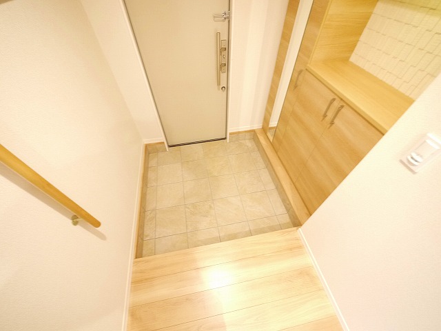 玄関　収納もある玄関です