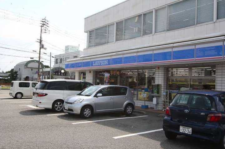 コンビニ　ローソン徳島中吉野町店（コンビニ）まで435m