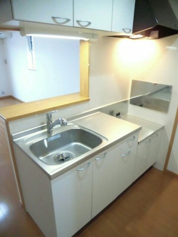 キッチン　コンパクトなキッチンで掃除もラクラク