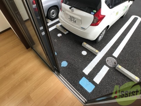 バルコニー　バルコニーは無く、すぐ下は駐車場になっております！