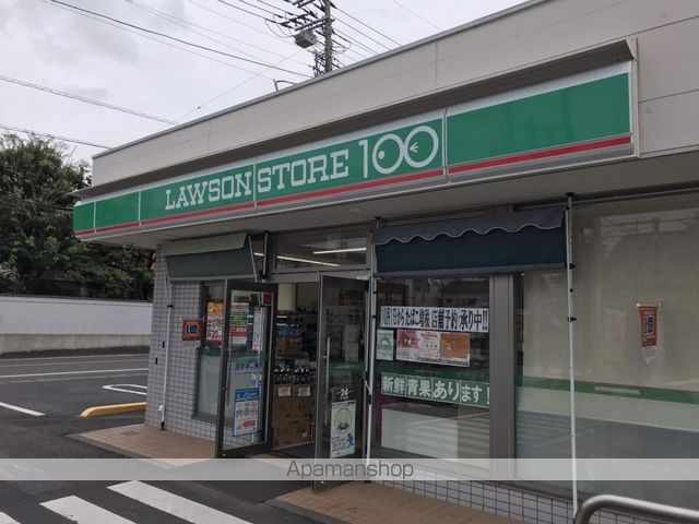 コンビニ　ローソンストア１００（コンビニ）まで215m