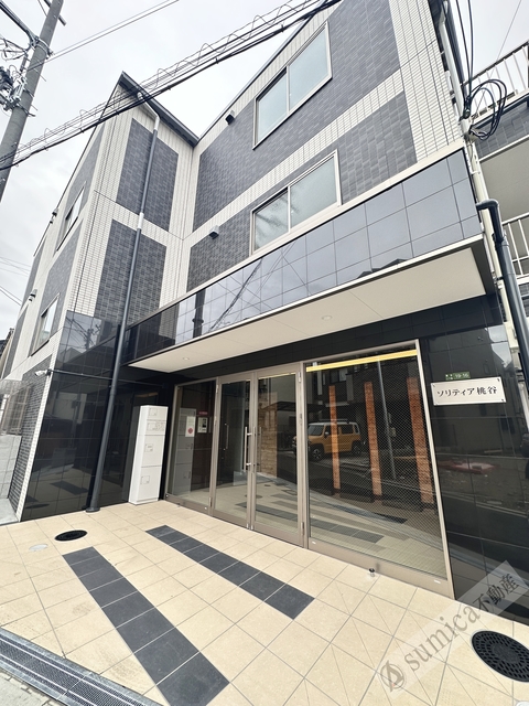 エントランス　エントランスに防犯カメラも完備