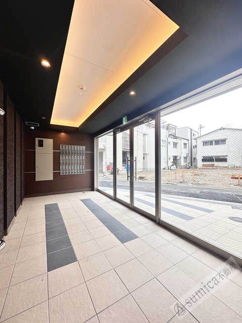 その他共有部分　エントランスに防犯カメラも完備♪