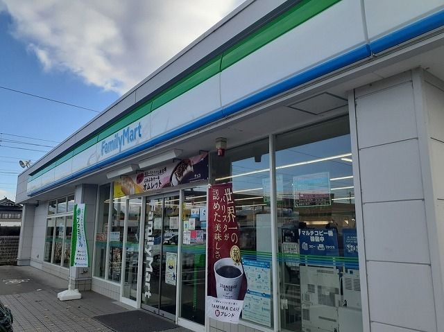コンビニ　ファミリーマート滑川田中店（コンビニ）まで190m