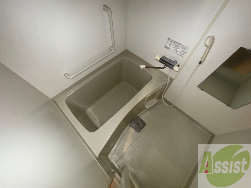 バス・シャワールーム　お風呂になります。一日の疲れを癒してくださいね。