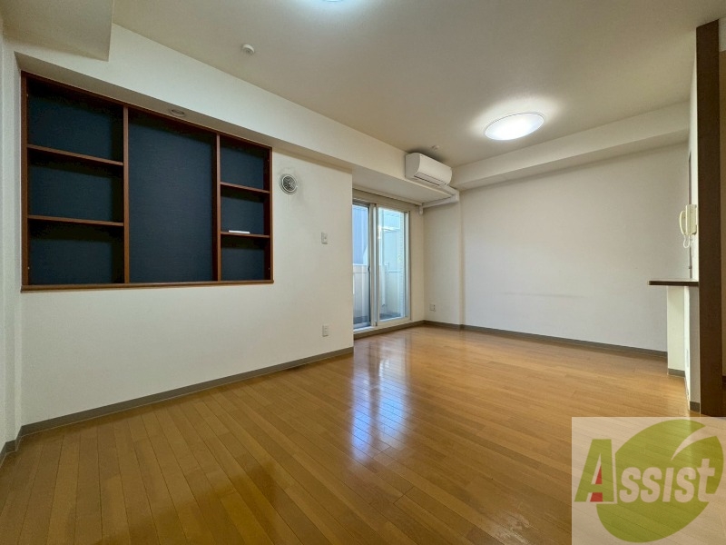 その他部屋・スペース　寝室はこちらです。光が差し込む、温かみのあるお部屋です。