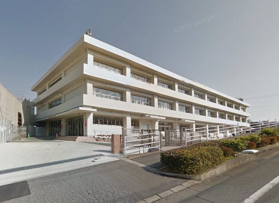 小学校　諫早市立小栗小学校（小学校）まで759m