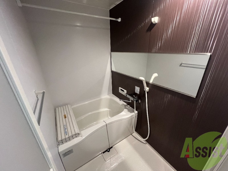 バス・シャワールーム　浴室もピカピカです！横長の鏡が付いているので便利かと思います