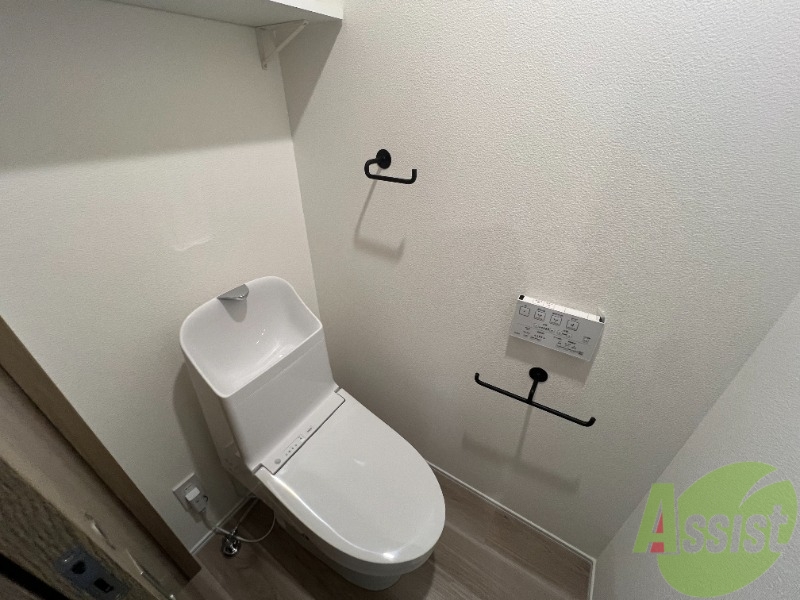 トイレ　温水洗浄便座でウォシュレト機能も付いています。