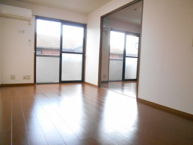 居室・リビング　居室全景