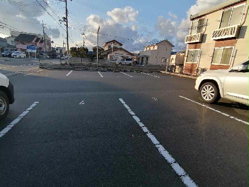 駐車場　広々とした駐車場です。