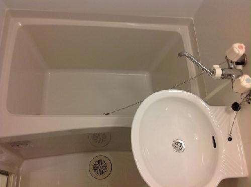 バス・シャワールーム　ゆったりとくつろげるお風呂です。