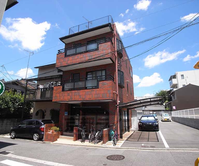 建物外観　赤レンガ調のオシャレなマンションです。
