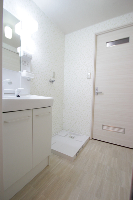 洗面設備　洗面所も広い