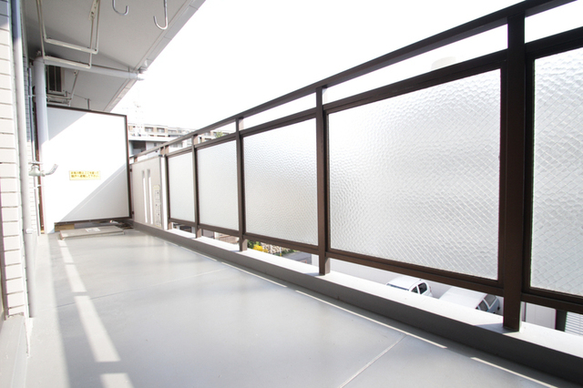 バルコニー　奥行きのあるバルコニー