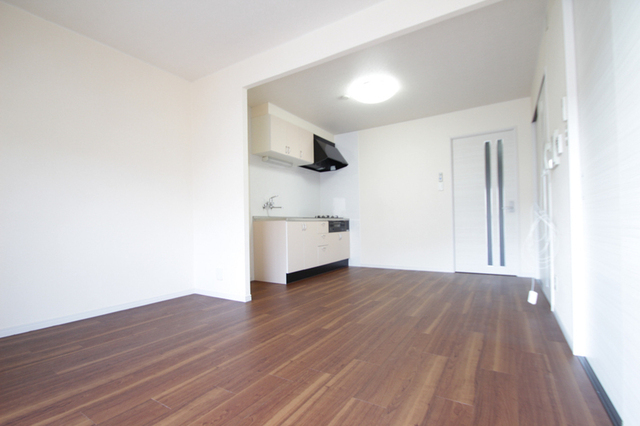 居室・リビング　フローリングがきれいなリビング