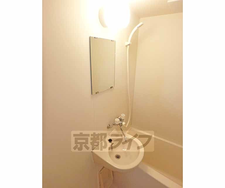 洗面設備　丸い形が可愛い洗面台です。