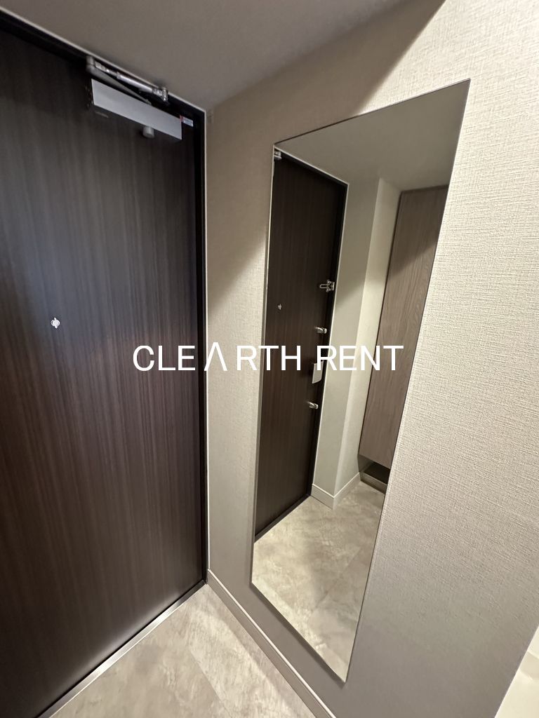 玄関　全身姿見ミラー付きの玄関/人感センサー対応