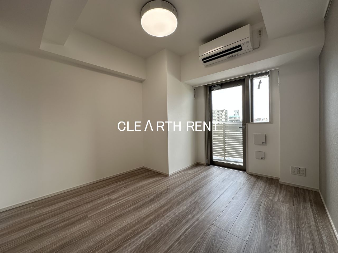 居室・リビング　擦り傷や汚れに強く美しさが持続するフローリングを採用