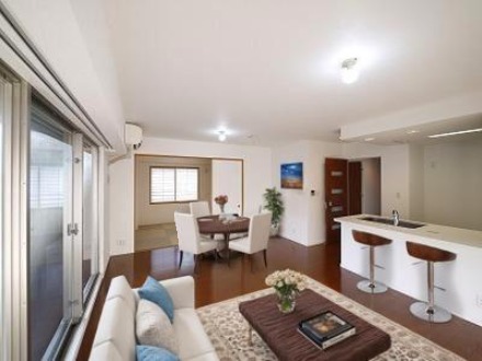 居室・リビング　CGで家具等を配置したもので家具等は含まれません