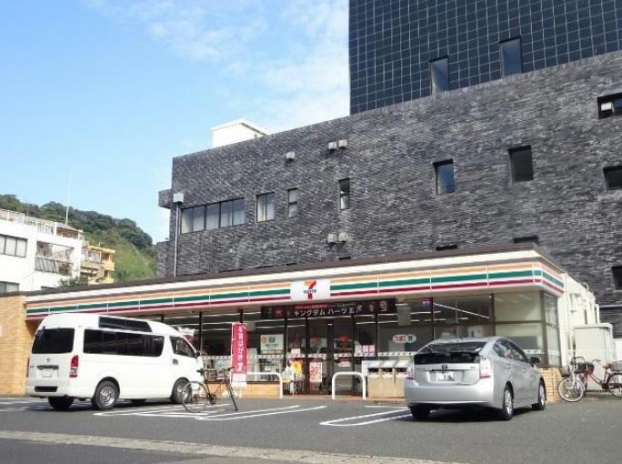 コンビニ　"ローソン"（コンビニ）まで185m