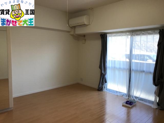 居室・リビング　室内