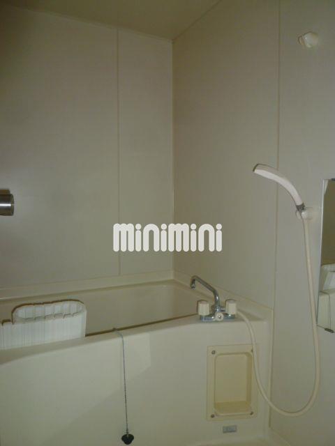 バス・シャワールーム　清潔感あるバスルーム