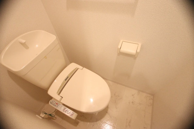 トイレ　※別室の参考写真の為、現況優先です。