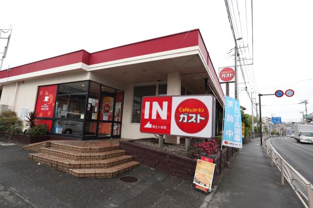 飲食店　ガスト（飲食店）まで320m