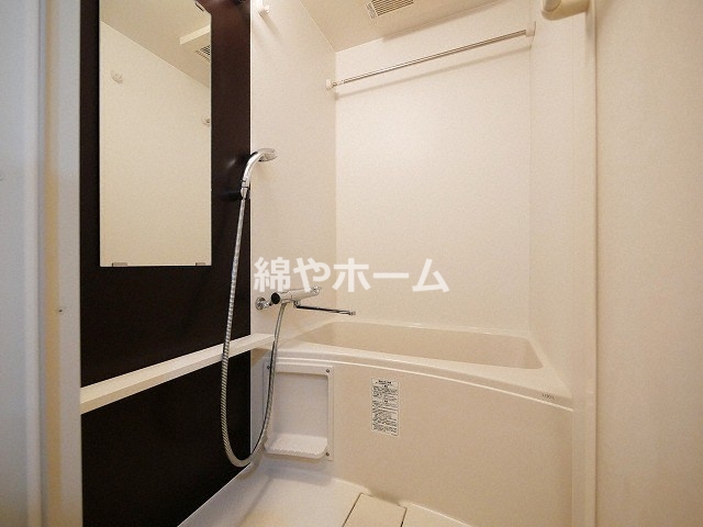 バス・シャワールーム　落ち着いた空間のお風呂です