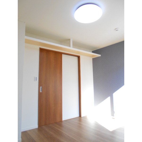 居室・リビング　☆明るい洋室☆