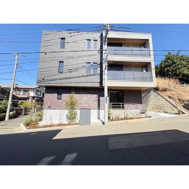 建物外観　重厚感＆高級感のある佇まい♪