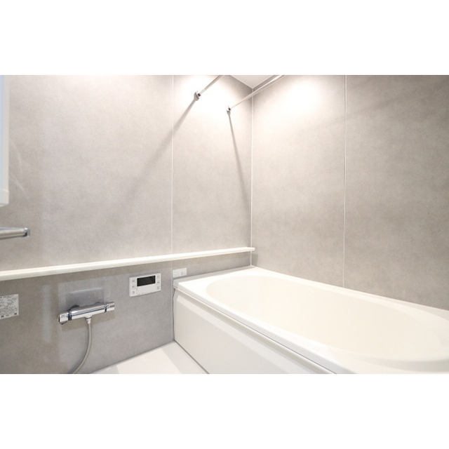 バス・シャワールーム　清潔感のあるバスルーム