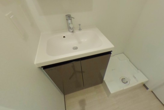 洗面設備　明るい洗面所です