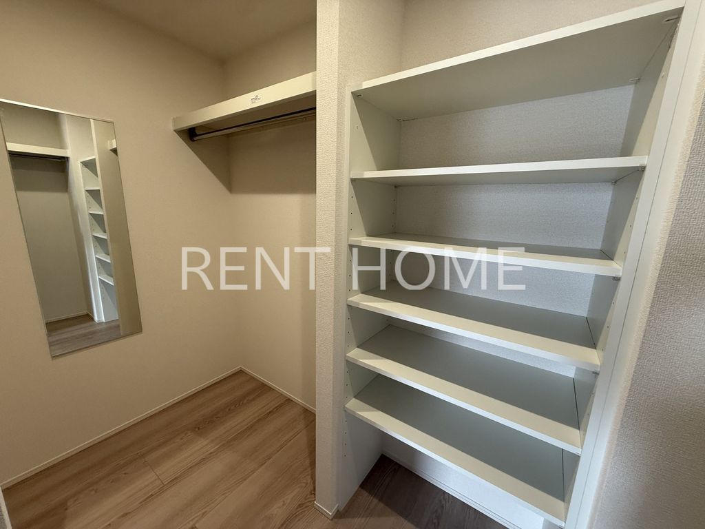 収納　ウォークインクローゼットです