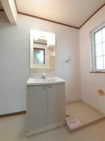 洗面設備　使いやすい洗面所です