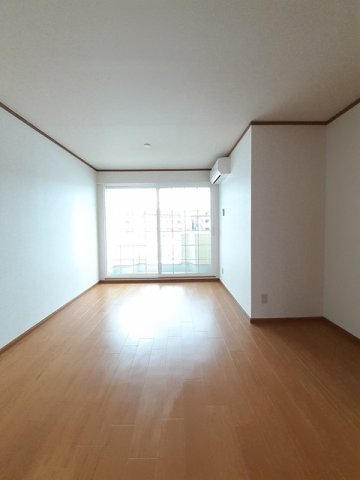 居室・リビング　こちらのリビングで趣味の時間をお楽しみください