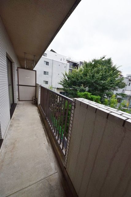 バルコニー　★布団も楽に干せますね★