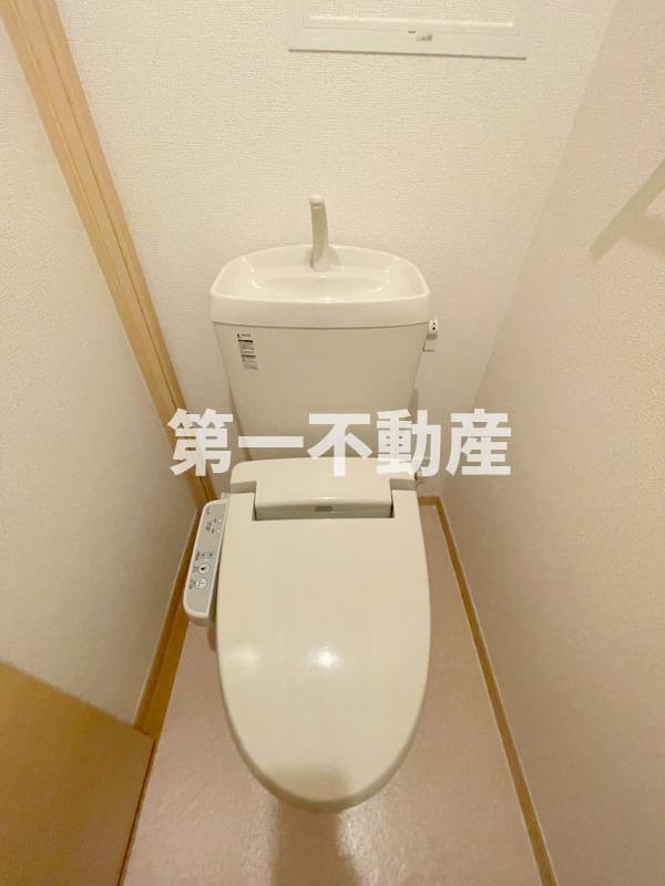 トイレ　温水洗浄便座