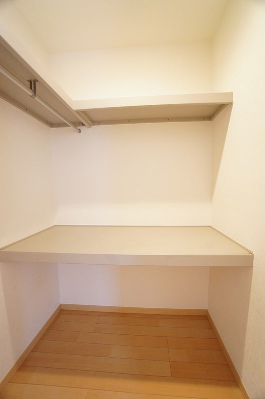 収納　大きくゆったりサイズのウォークインクローゼット。