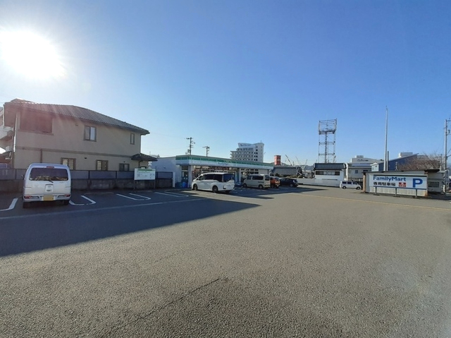 コンビニ　ファミリーマート 高知仁井田店（コンビニ）まで674m