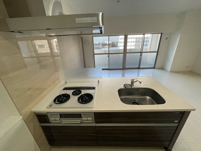 キッチン　カウンターキッチン・3口ガスコンロ