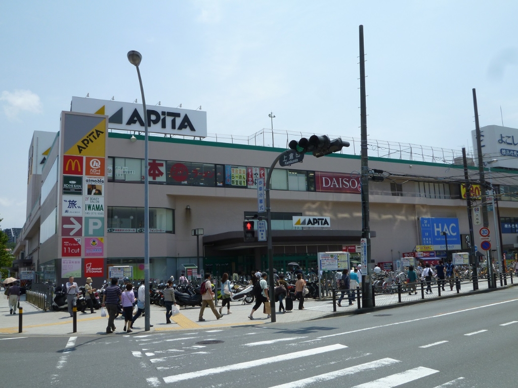 ショッピングセンター　アピタ戸塚店（ショッピングセンター）まで301m