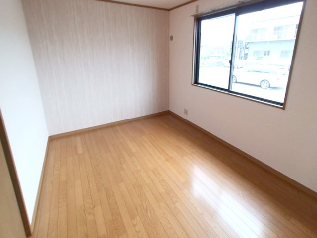 その他部屋・スペース　風通しも良い寝室です☆