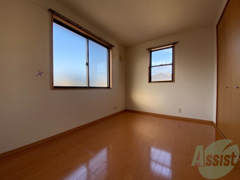 その他部屋・スペース　寝室にも、日差しが入り、気持ちの良い朝が来ます！