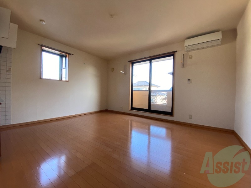 居室・リビング　広々としたリビング！日当たり良好、ゆっくり出来ますね！