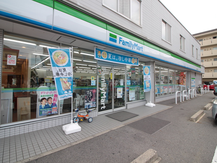 コンビニ　ファミリーマート塩付通１丁目（コンビニ）まで220m