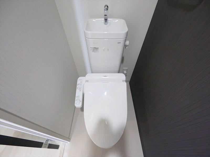 トイレ　温水洗浄暖房便座付トイレ