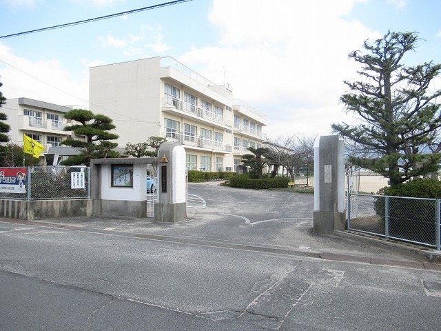 小学校　防府市立新田小学校（小学校）まで750m