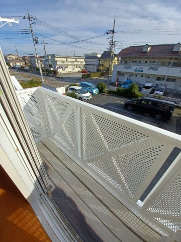 バルコニー　開放的で明るい空間を演出してくれるバルコニーです